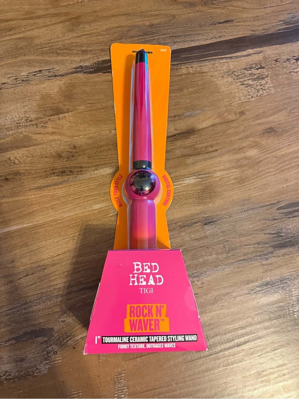 BedHead Rock N' Waver Tourmaline Ceramic Tapered Styling Wand - Pink